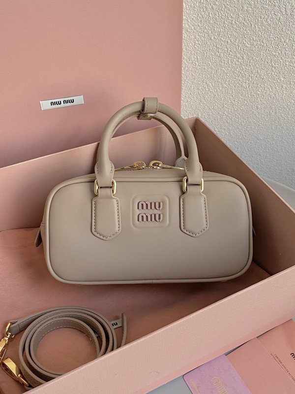 Borsa MiuMiu OOTD 10,5x22x7,5cm