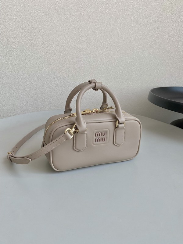 Borsa MiuMiu OOTD 10,5x22x7,5cm