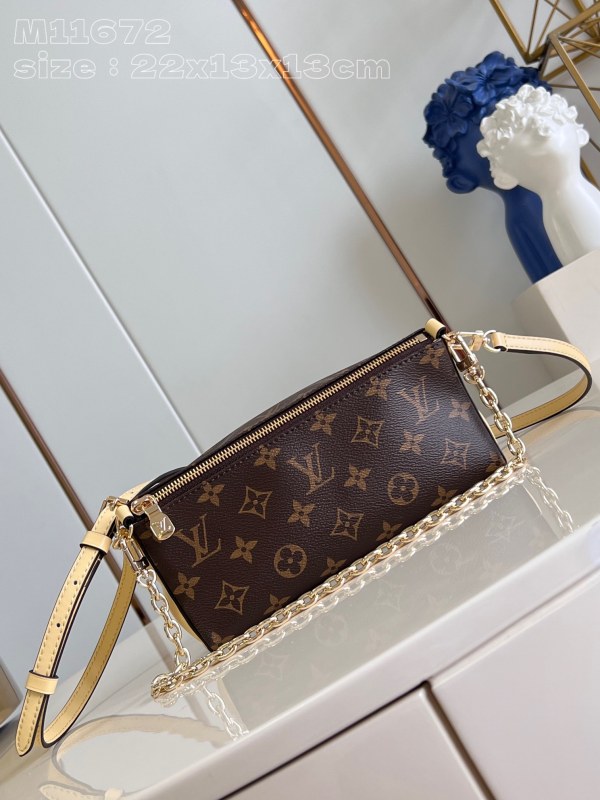 LV  M11303 - M11672  22,5 x 13 x 13 cm