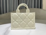 Dior Book  Tote M030  21.5 x 13 x 7.5 cm