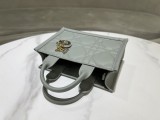 Dior Book  Tote M030  21.5 x 13 x 7.5 cm