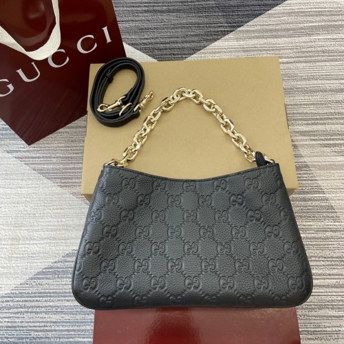 Borsa a spalla GG Emblem misura piccola 815263 18x17.5x10cm