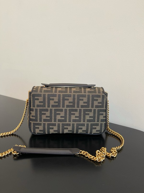 Borsa Fendi Baguette 24x14x7cm