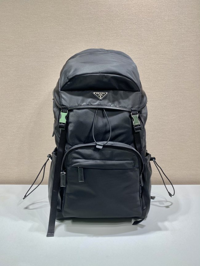Zaino in Re-Nylon e pelle Saffiano  2VZ090 32x57x19cm