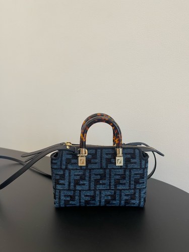 Borsa Fendi 17x18x8cm