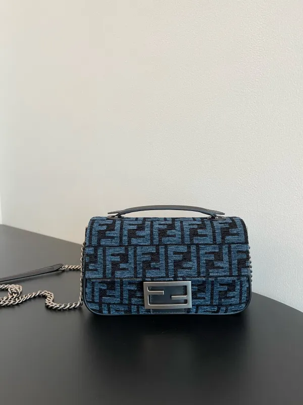 Borsa Fendi 24x14.5x7cm