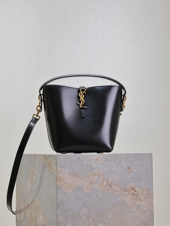   Le 37 piccola in pelle  749036  17x20x13cm 