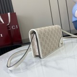 Mini borsa a spalla GG EMBLEM 820688 20x12.5x5cm