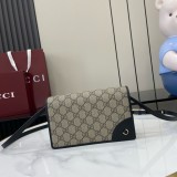 Mini borsa a spalla GG EMBLEM 820688 20x12.5x5cm