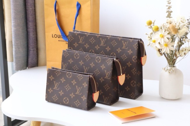 Trousse Toilette TRIO M47195