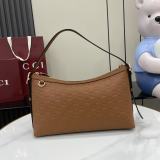 Borsa a spalla GG Emblem 847449 30X19X11CM