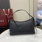 Borsa a spalla GG Emblem 847449 30X19X11CM