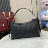 Borsa a spalla GG Emblem 847449 30X19X11CM