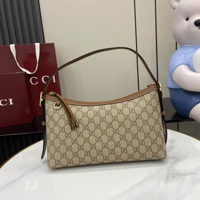Borsa a spalla GG Emblem  847449 30x19x11cm