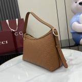Borsa a spalla GG Emblem 847449 30X19X11CM