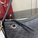 Borsa a spalla GG Emblem 847449 30X19X11CM