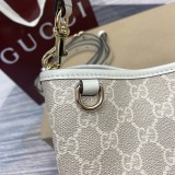 Mini borsa a secchiello GG Emblem 815118  19x18x11cm