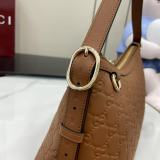 Borsa a spalla GG Emblem 847449 30X19X11CM