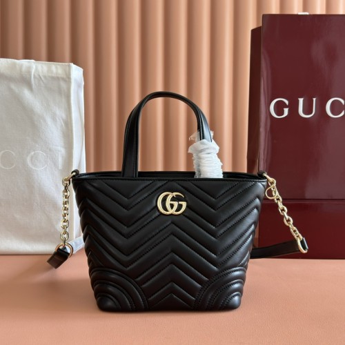 Borsa shopping Gucci Betty 847386  18x18x12.5cm