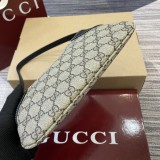 Borsa a spalla GG Emblem 820696 19-23x13x2cm