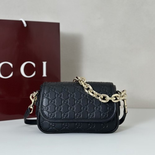 Borsa a spalla GG Emblem 847448 20.5x13x7cm