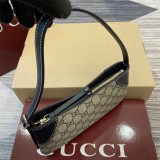 Borsa a spalla GG Emblem 820696 19-23x13x2cm