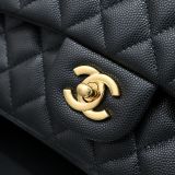 Flap Classica 25.5cm in pelle martellata, versione aggiornata con interno nero. Dettagli Oro 24k - Pronta consegna.