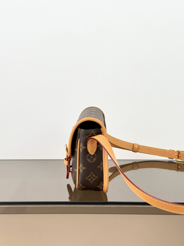 Borsa LV M26805  19.5x15x6 cm