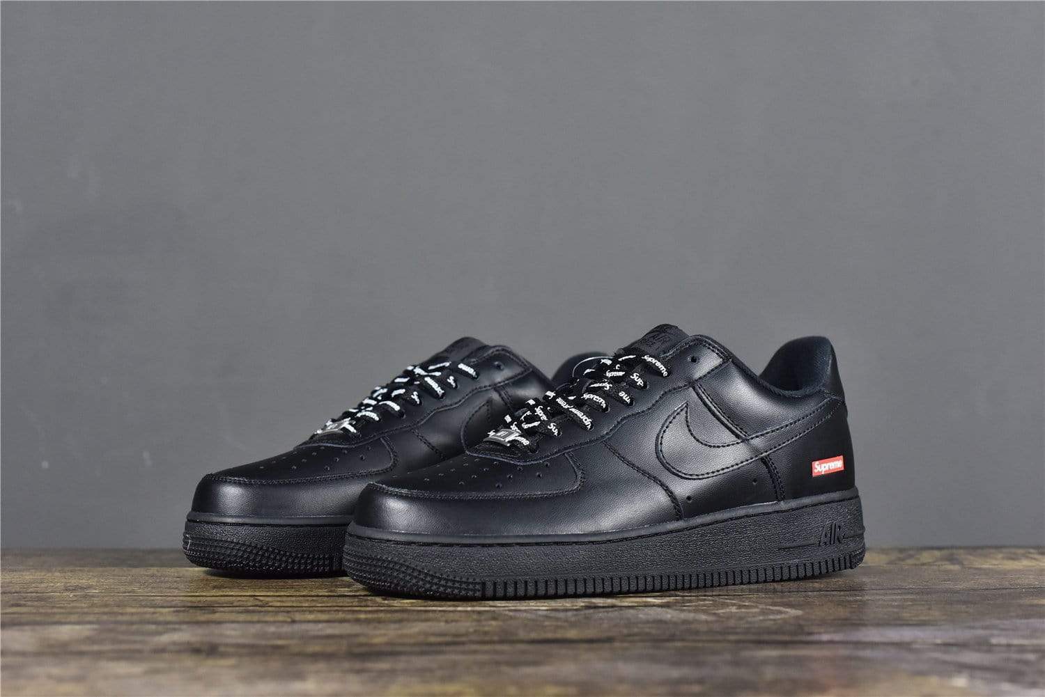 US$ 130.00 - Nike Air Force 1 Low Supreme Black - Chan Sneakers Review