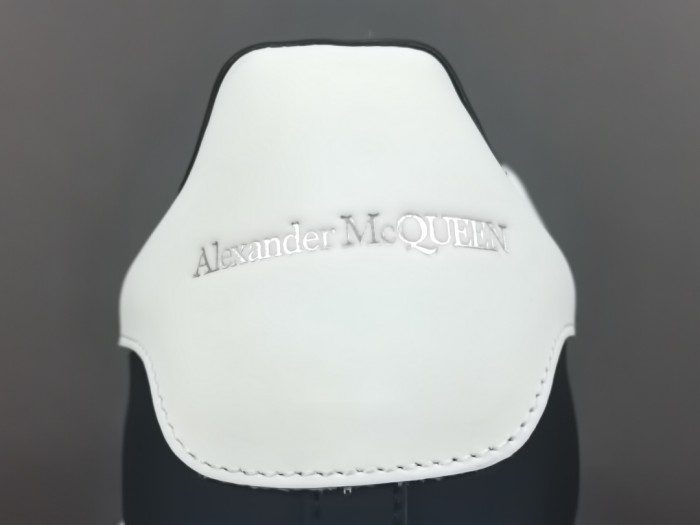 Alexander McQueen Oversized Mette Black White