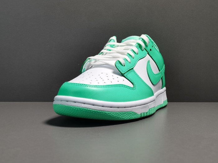 Nike Dunk Low Green Glow 