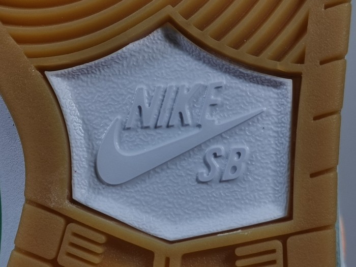 Nike SB Dunk Low 7 Eleven