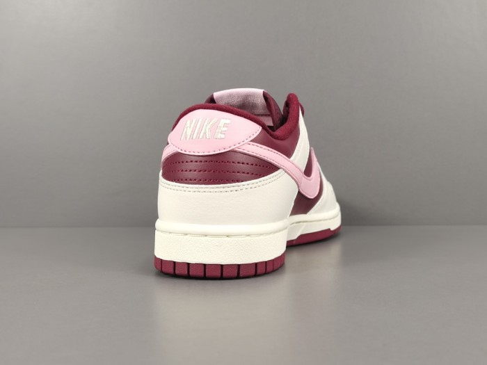  NIKE DUNK LOW Valentine‘s Day