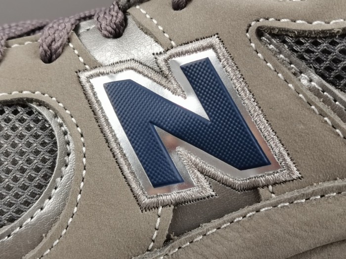 New Balance ash