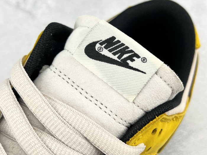 Hyped Dunk Commemorative 8/24
