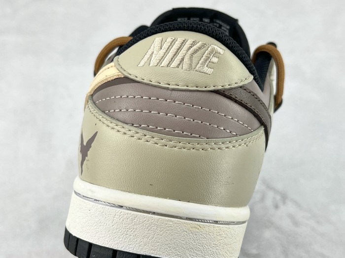 Hyped Dunk Grey Brown