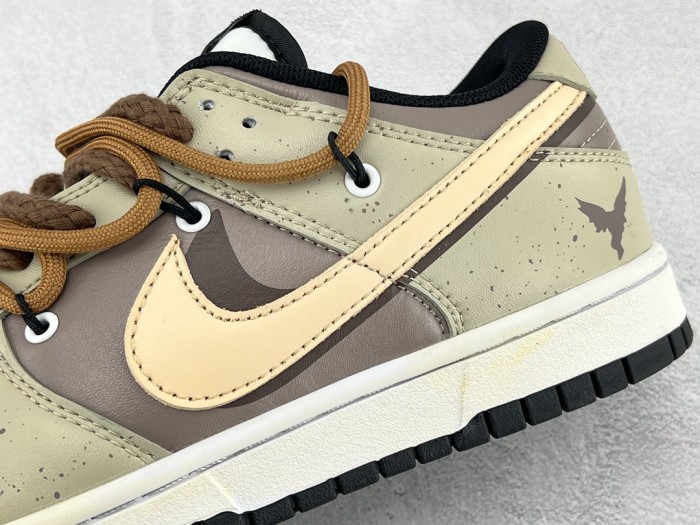 Hyped Dunk Grey Brown