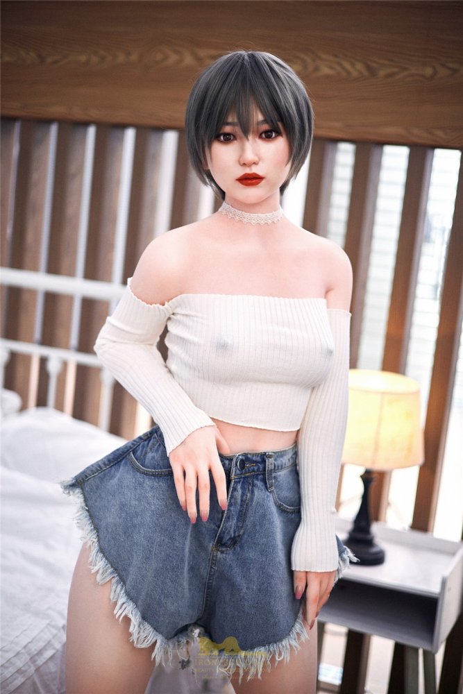 Agnessa: Big Butt Japanese Sex Doll