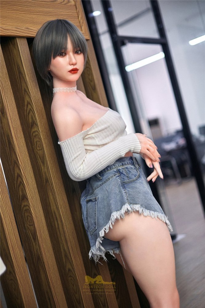 Agnessa: Big Butt Japanese Sex Doll