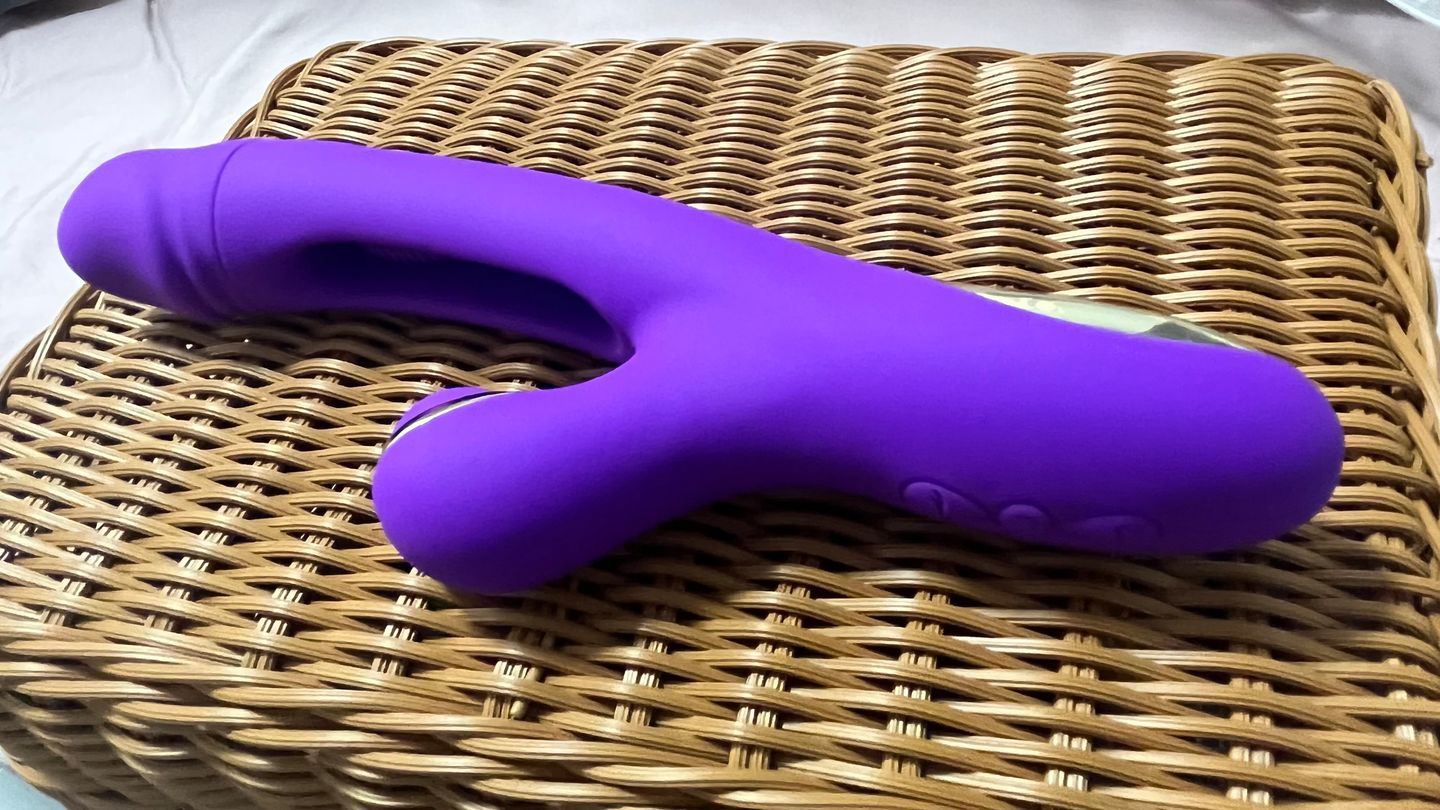 Clit Sucking Finger Tapping G-Spot Vibrator with 7 Vibrating, 7 Tapping & Flapping Patterns photo review