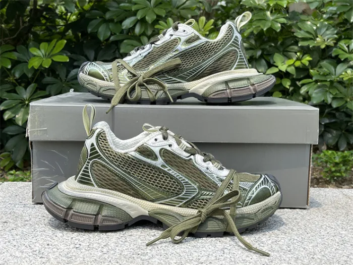 B 17FW Tripe-S High End Sneaker-527