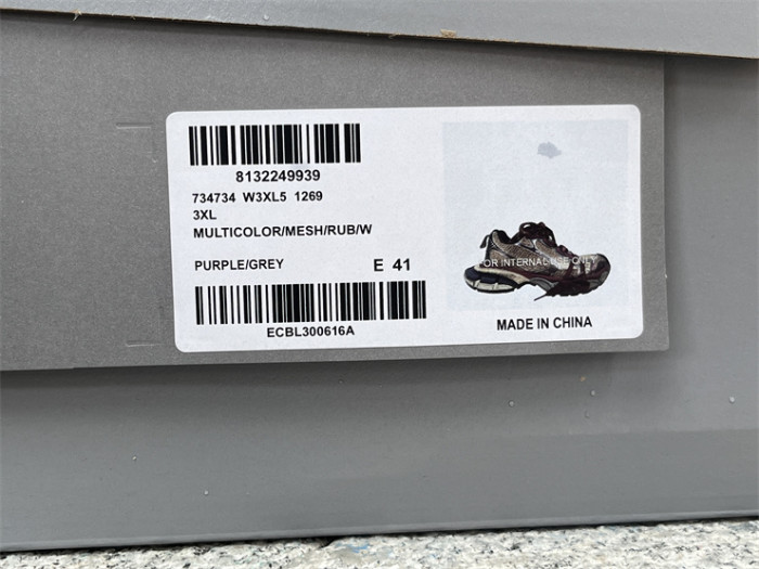 B 17FW Tripe-S High End Sneaker-422