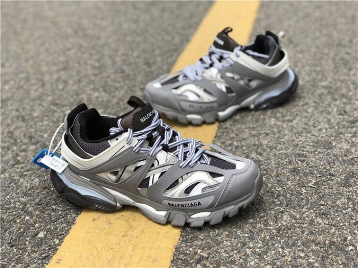B 17FW Tripe-S High End Sneaker-057