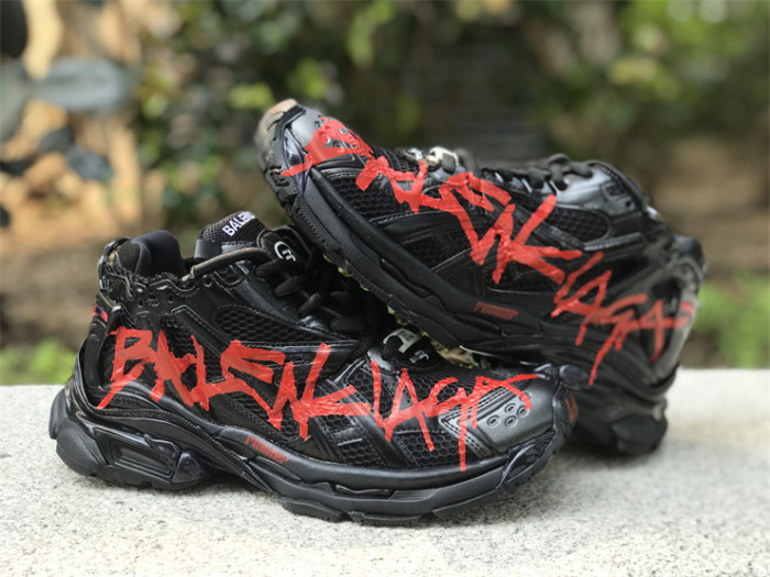 B 17FW Tripe-S High End Sneaker-363