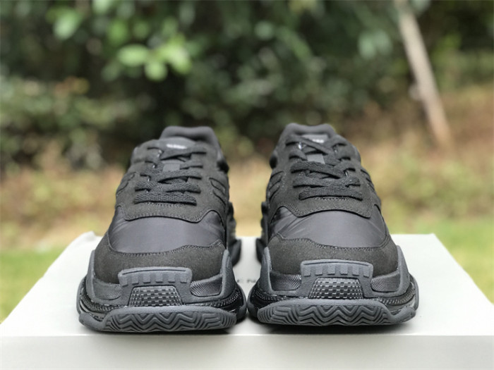 B 17FW Tripe-S High End Sneaker-342