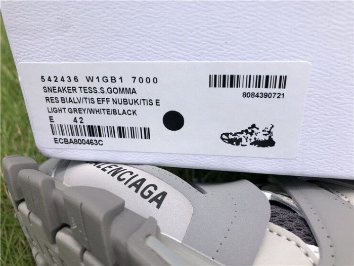 B 17FW Tripe-S High End Sneaker-057
