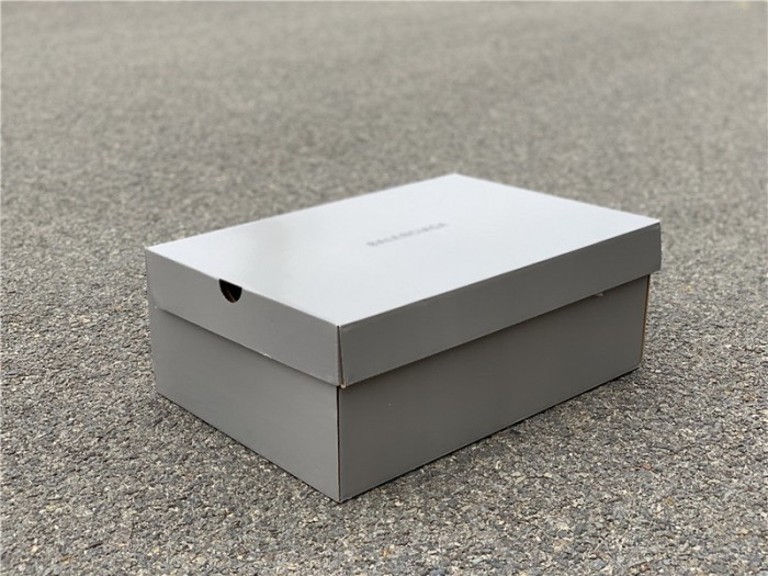 B 17FW Tripe-S High End Sneaker-056