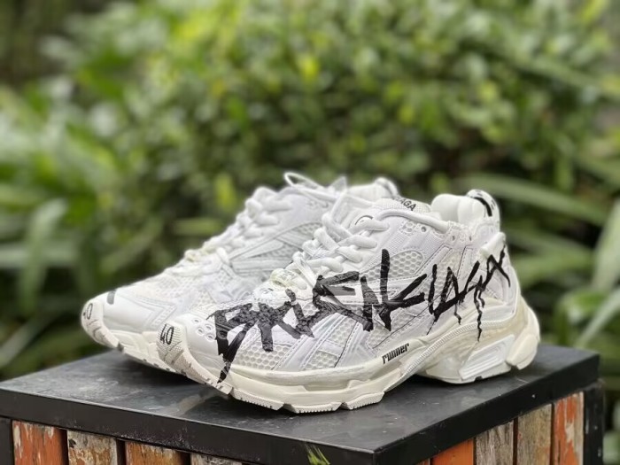 B 17FW Tripe-S High End Sneaker-362