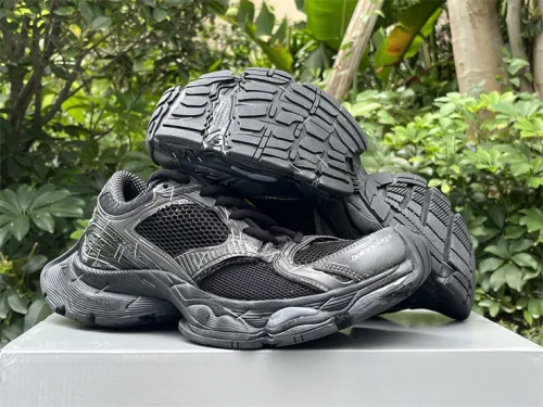 B 17FW Tripe-S High End Sneaker-552