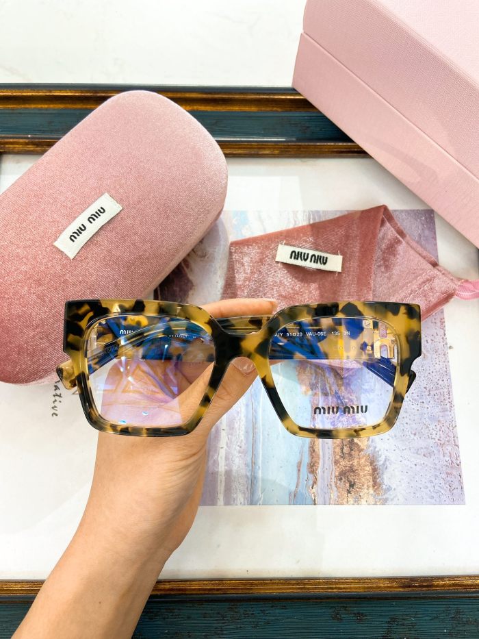 Miu Miu Sunglasses AAAA-1518